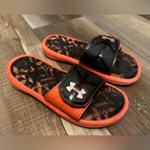Under Armour Boys Slides Sandels Black Orange Size 2Y